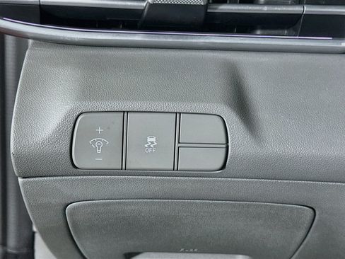 Used 2025 Hyundai Elantra SEL FWD image 17
