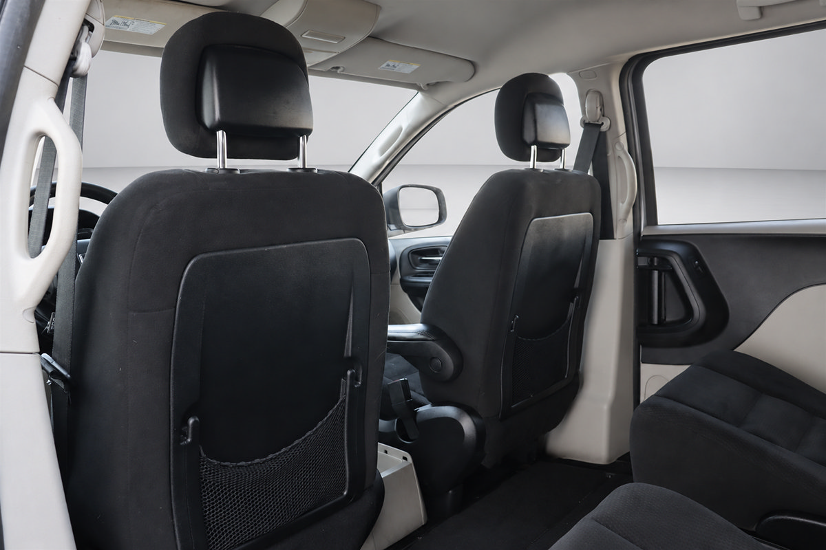 Used 2015 Dodge Grand Caravan SE w/ Quick Order Package 29E SE FWD image 17