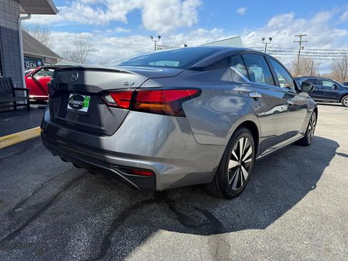 Used 2022 Nissan Altima 2.5 SV image 3