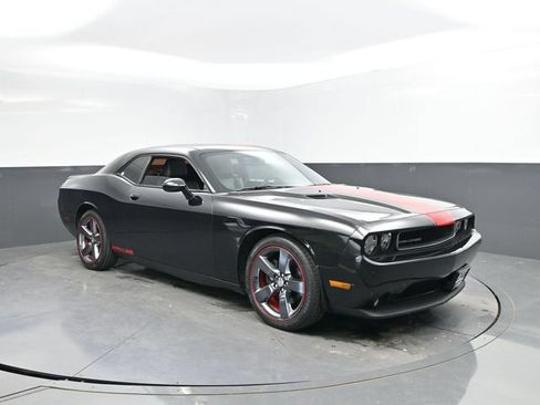 Used 2013 Dodge Challenger SXT RWD image 4