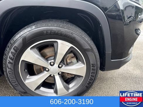 Used 2020 Jeep Cherokee Limited AWD/4WD image 5