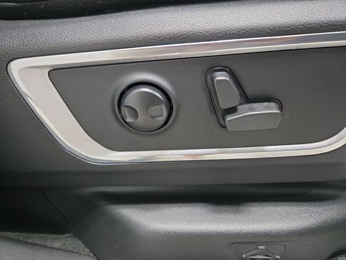 Used 2022 RAM 1500 Laramie AWD/4WD image 18