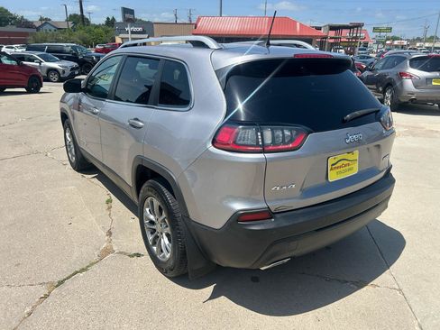 Used 2019 Jeep Cherokee Latitude Plus w/ Comfort/Convenience Group AWD/4WD image 5