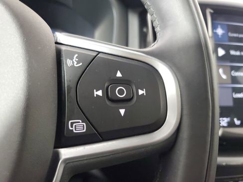 Used 2019 Volvo XC60 T5 Momentum w/ Multimedia Package image 28