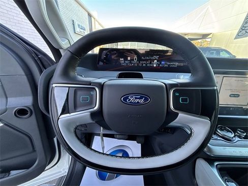 New 2025 Ford Expedition Max Platinum w/ Driver's Package image 11