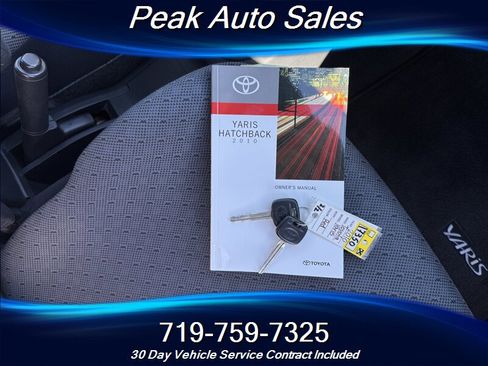 Used 2010 Toyota Yaris 4-Door Hatchback image 25
