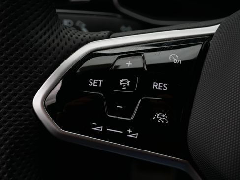Used 2025 Volkswagen Jetta GLI Autobahn FWD image 25