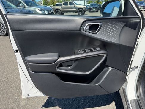 Used 2025 Kia Soul LX FWD image 20
