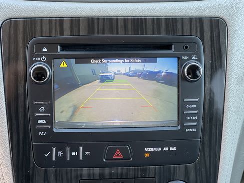 Used 2014 Chevrolet Traverse LT image 15