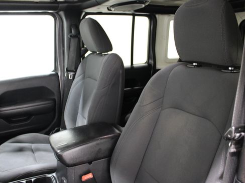 Used 2018 Jeep Wrangler Unlimited Sport S AWD/4WD image 4