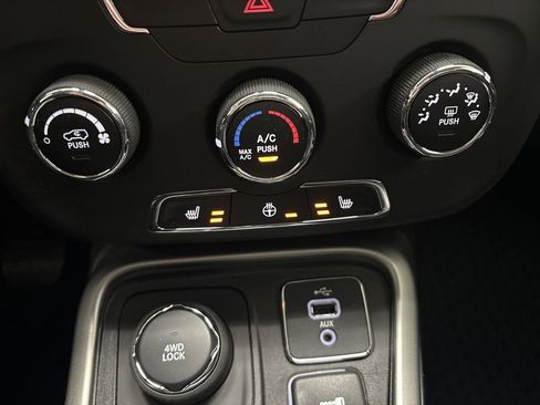 Used 2018 Jeep Compass Latitude w/ Cold Weather Group image 41