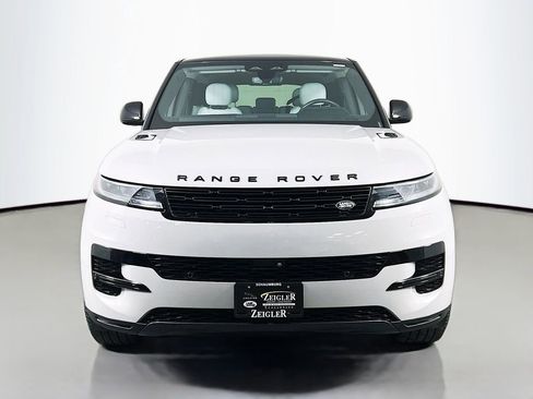 Used 2024 Land Rover Range Rover Sport SE image 2