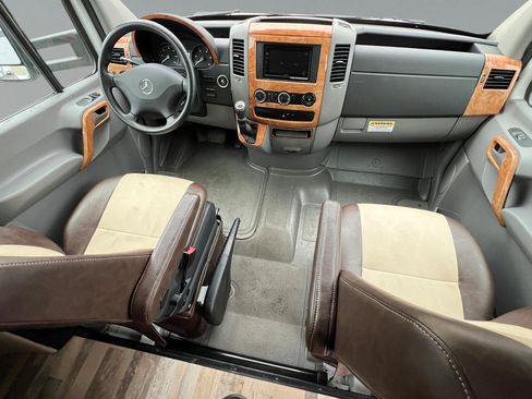 Used 2015 Mercedes-Benz Sprinter 3500 image 40