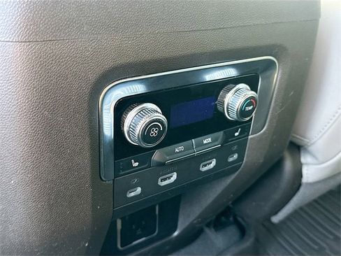 Used 2023 GMC Yukon SLT w/ SLT Premium Package image 24