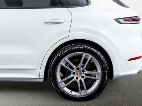 Used 2025 Porsche Cayenne Base image 48