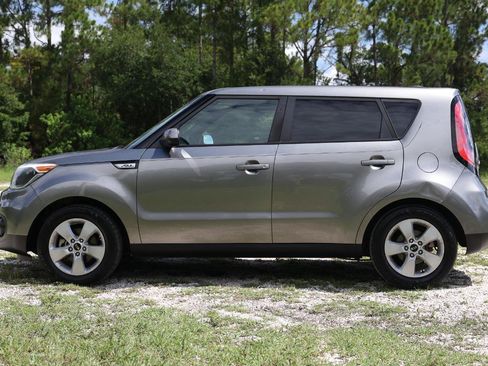 Used 2018 Kia Soul FWD image 3