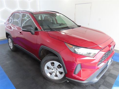 Used 2021 Toyota RAV4 LE FWD image 5