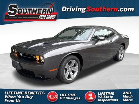 Used 2015 Dodge Challenger SXT w/ Driver Convenience Group RWD image 1