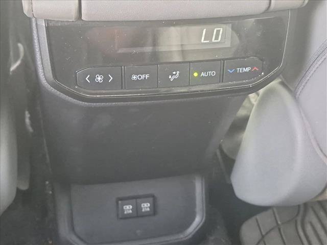 Used 2021 Toyota Highlander XLE AWD/4WD image 14