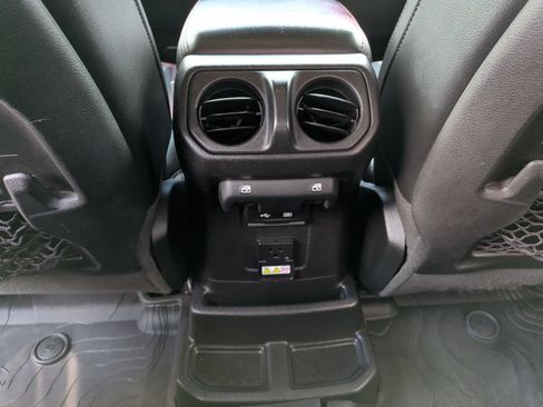 Used 2020 Jeep Wrangler Unlimited Rubicon AWD/4WD image 18