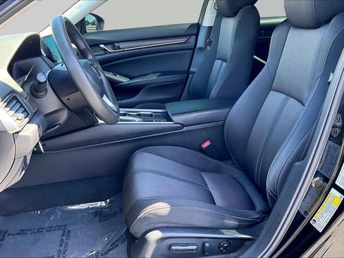 Used 2018 Honda Accord EX image 7