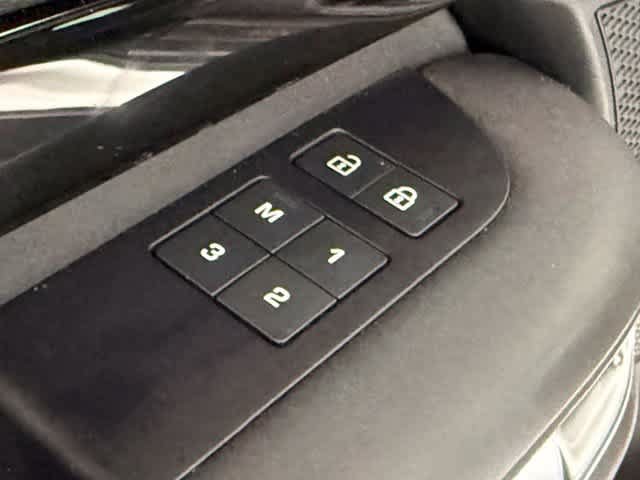 Used 2023 Land Rover Discovery S R-Dynamic AWD/4WD image 22