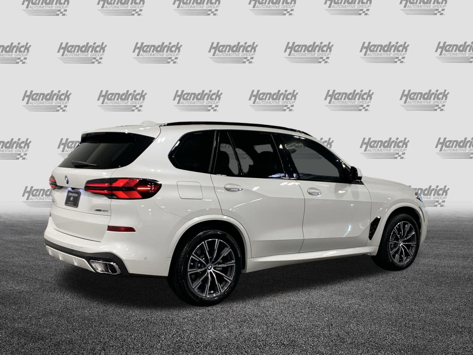 Certified 2026 BMW X5 xDrive40i w/ M Sport Package AWD/4WD image 8