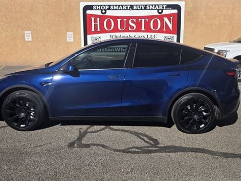 Used 2020 Tesla Model Y Long Range AWD/4WD image 1