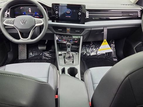 New 2026 Volkswagen Jetta SE FWD image 8