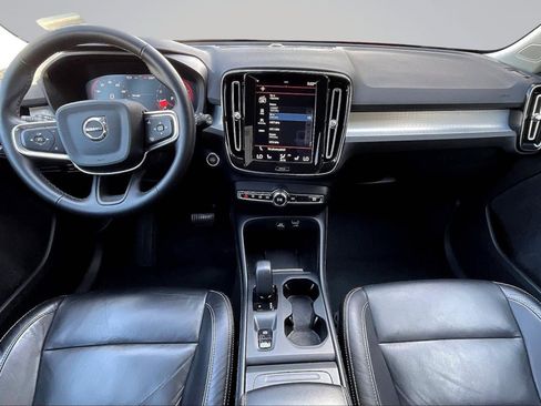 Used 2022 Volvo XC40 T5 Momentum AWD/4WD image 16