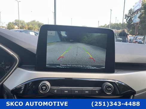 Used 2022 Ford Escape SE w/ Convenience Package FWD image 17