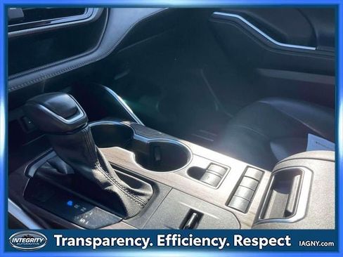 Used 2021 Toyota Highlander Platinum image 32