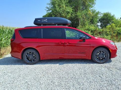 New 2025 Chrysler Pacifica Select w/ Fav Edition Package image 29