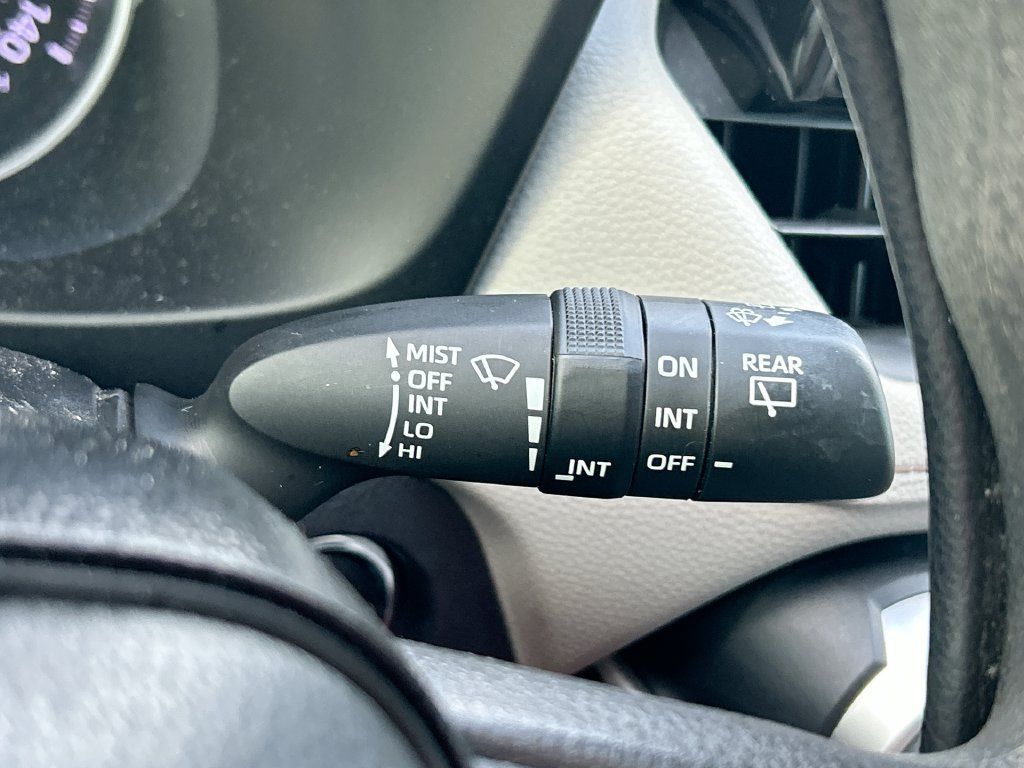 Used 2021 Toyota RAV4 XLE FWD image 20
