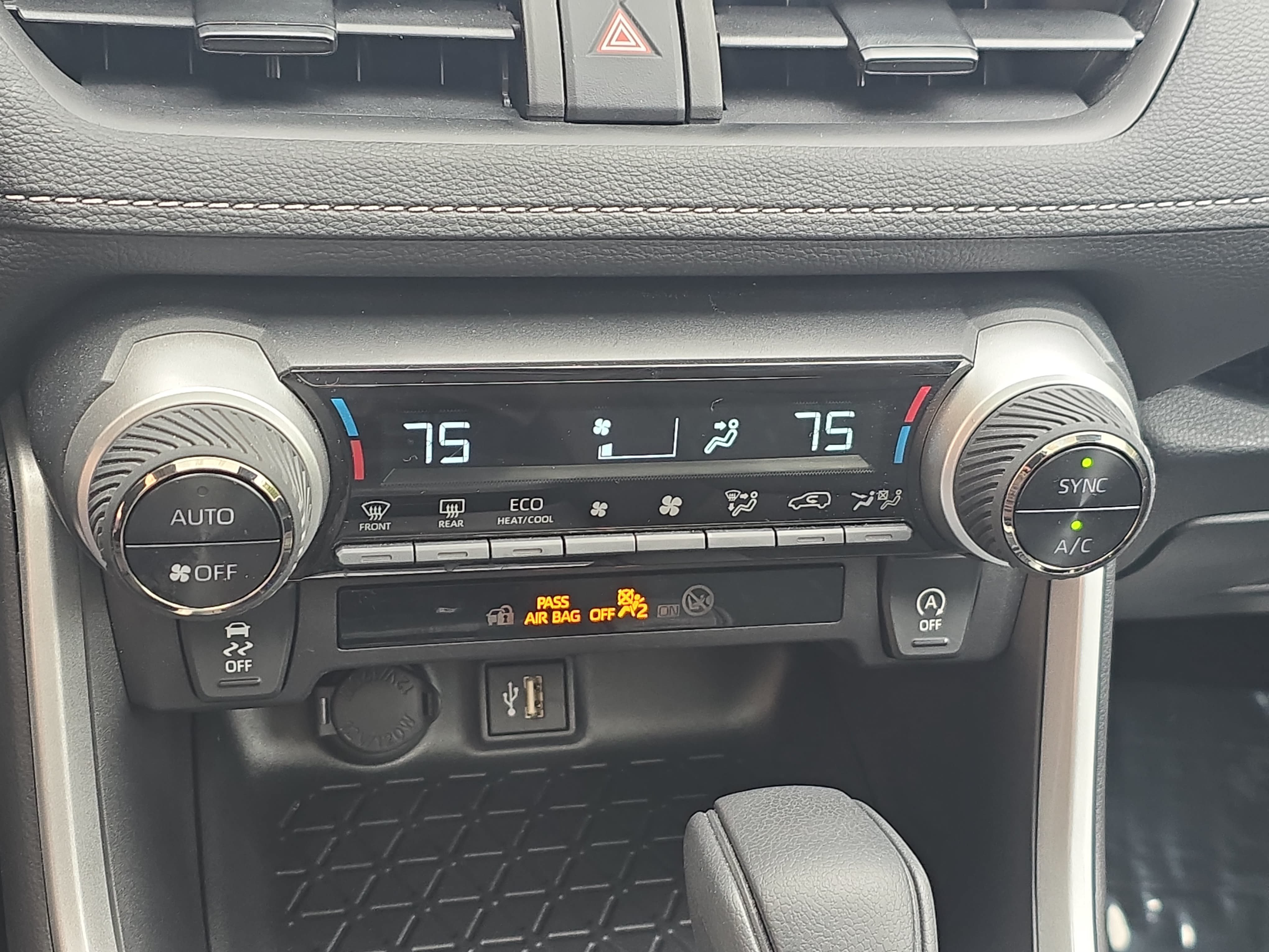 Used 2025 Toyota RAV4 XLE w/ Convenience Package FWD image 24