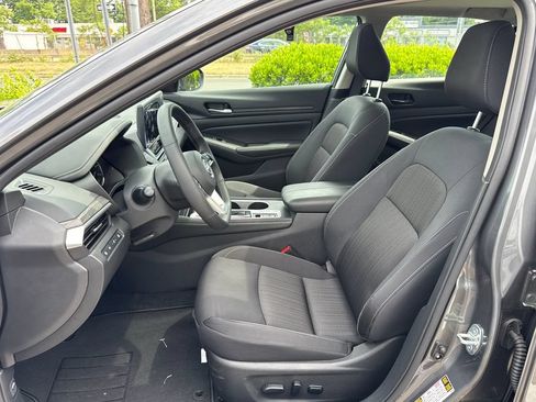Certified 2025 Nissan Altima 2.5 SV w/ SV Premium Package FWD image 28