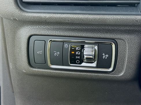 Used 2022 Lincoln Corsair AWD w/ Equipment Group 101A image 13