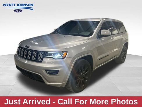 Used 2020 Jeep Grand Cherokee Altitude RWD image 1
