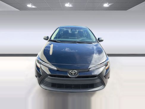 Used 2025 Toyota Corolla LE image 6
