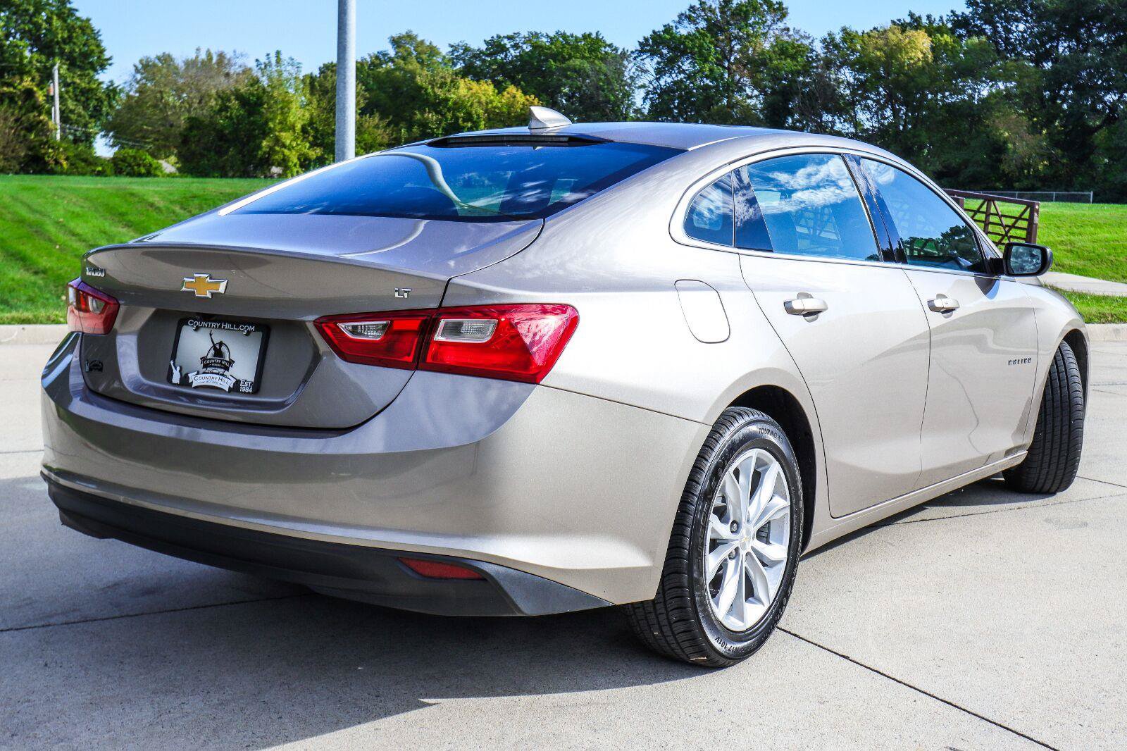 Used 2023 Chevrolet Malibu LT FWD image 17