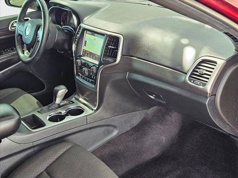 Used 2018 Jeep Grand Cherokee Laredo image 22