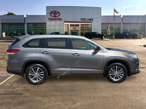 Used 2017 Toyota Highlander XLE AWD/4WD image 6