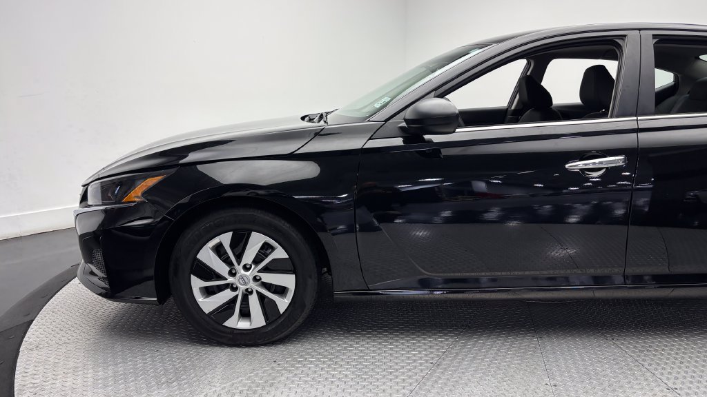 Used 2025 Nissan Altima 2.5 S FWD image 5