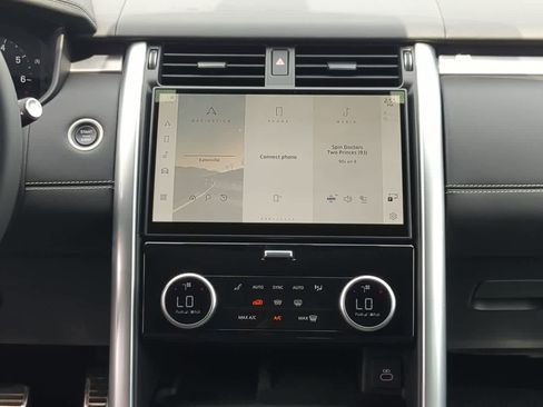 Used 2025 Land Rover Discovery Metropolitan Edition AWD/4WD image 30