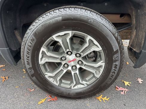 Used 2024 GMC Sierra 1500 SLT image 8