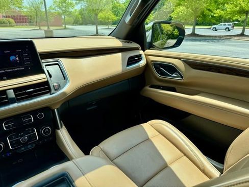 Used 2021 Chevrolet Tahoe Premier w/ Premium Package AWD/4WD image 25
