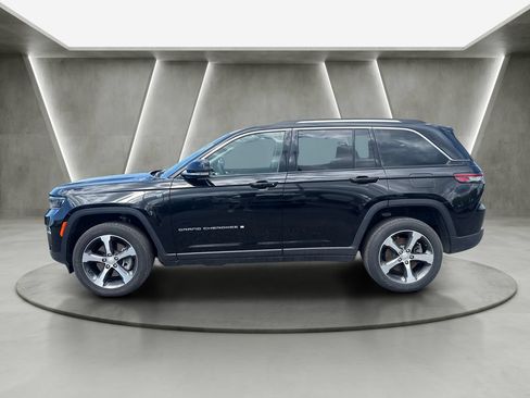 Used 2023 Jeep Grand Cherokee 4WD 4xe image 4