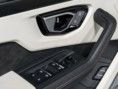 Used 2024 Lamborghini Urus S AWD/4WD image 10