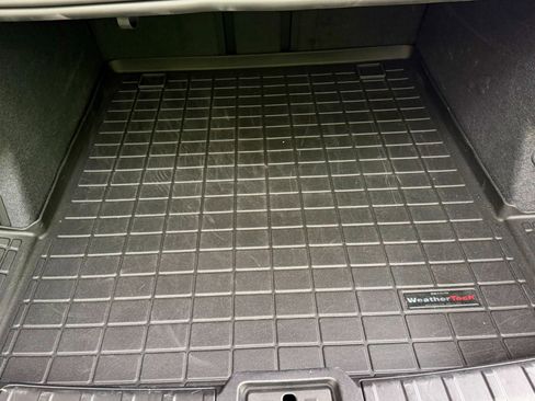 Used 2021 Porsche Taycan RWD image 16