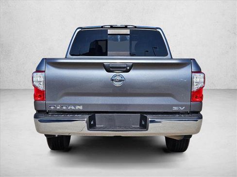 Used 2017 Nissan Titan SV image 7